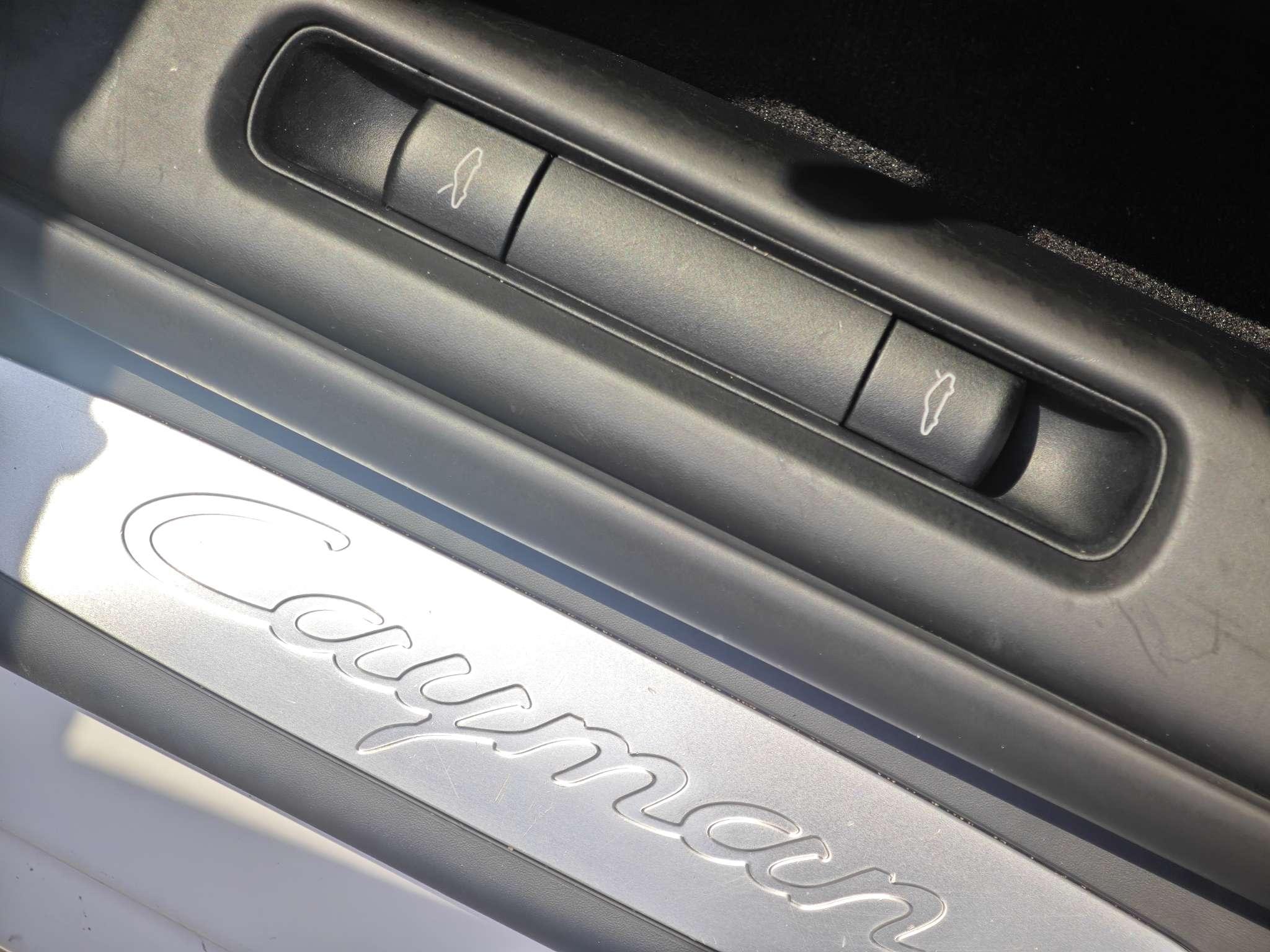 Porsche Cayman GT4 2009 thumb 11