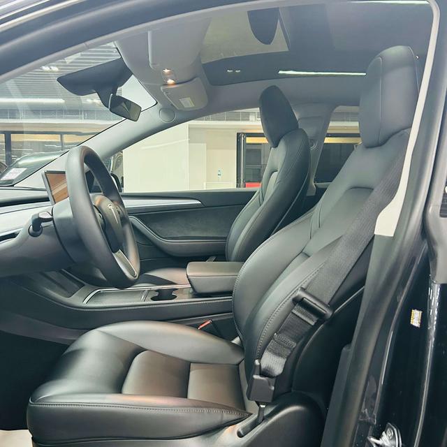 Tesla Model Y 2024 thumb 7