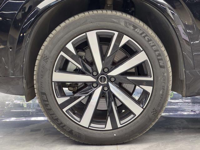Volvo XC90 2025 thumb 2