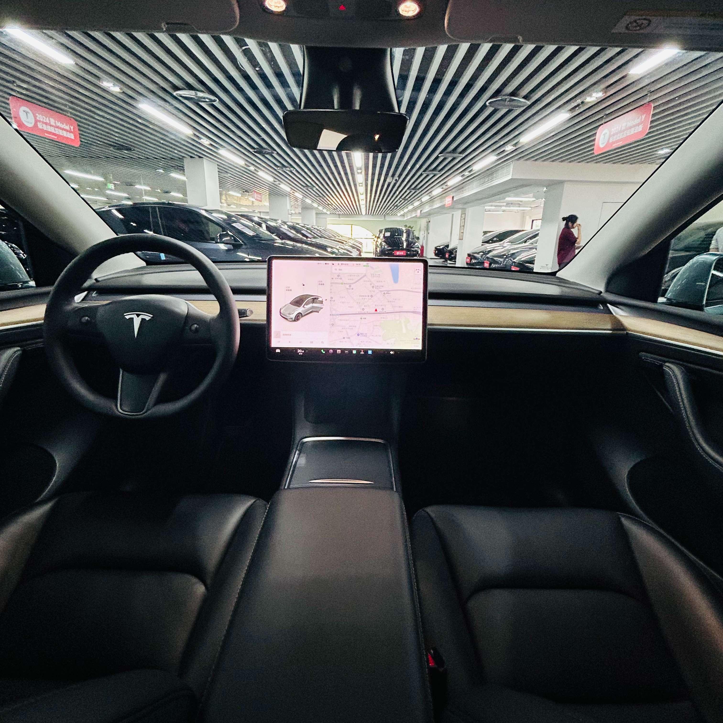 Tesla Model Y 2021 thumb 6