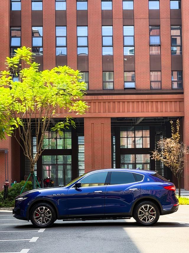 Maserati Levante 2016 thumb 2