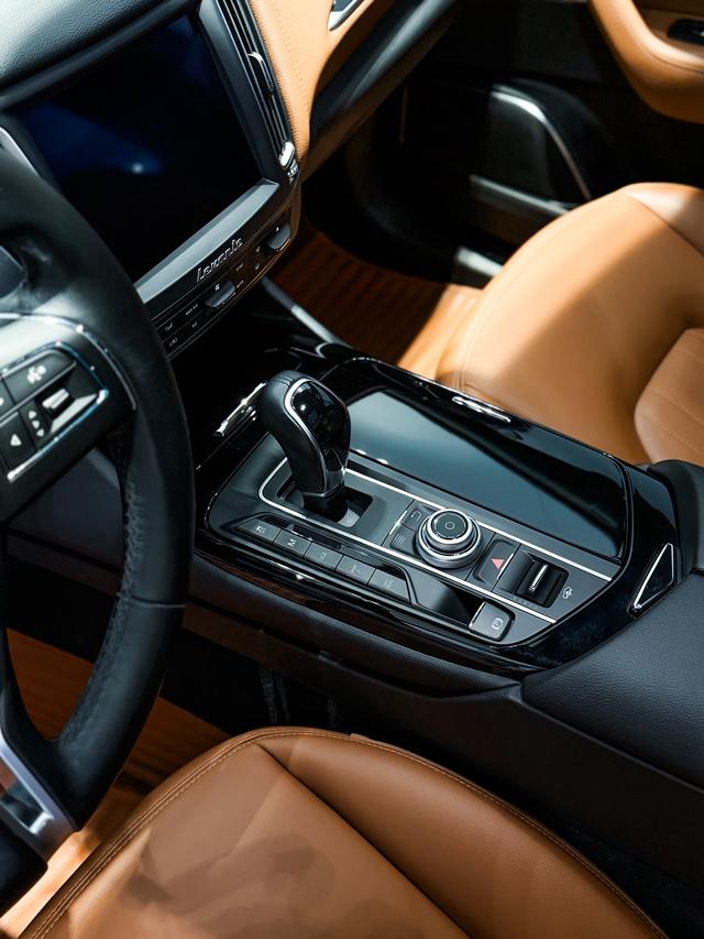 Maserati Levante 2016 thumb 6