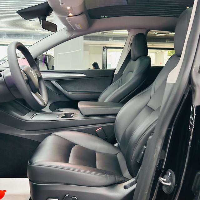 Tesla Model Y 2023 thumb 7