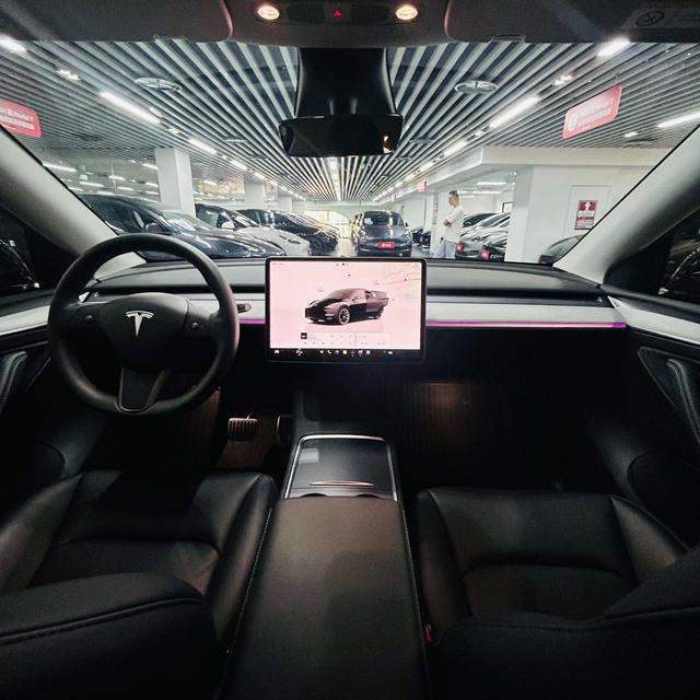 Tesla Model Y 2023 thumb 6