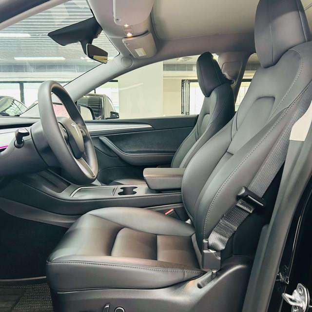 Tesla Model Y 2023 thumb 7