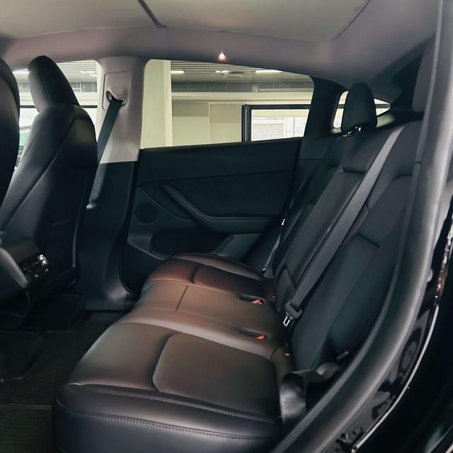 Tesla Model Y 2023 thumb 8