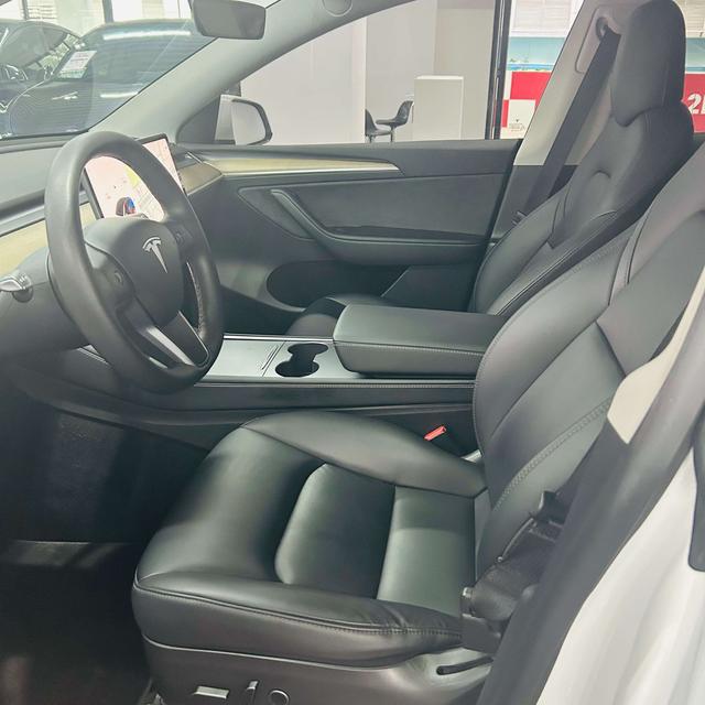 Tesla Model Y 2021 thumb 7