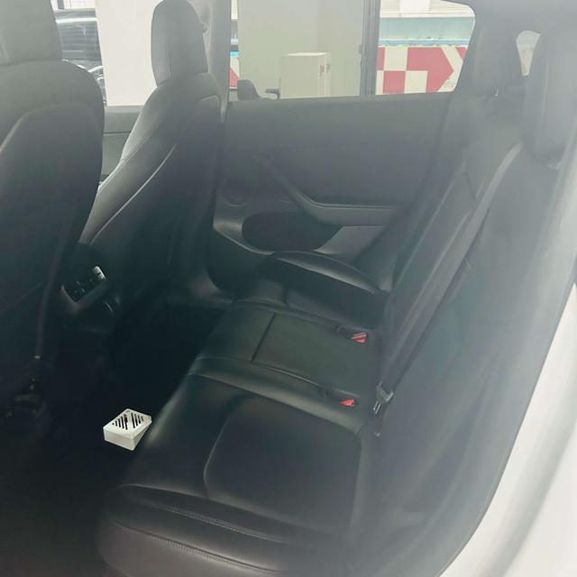 Tesla Model Y 2021 thumb 8