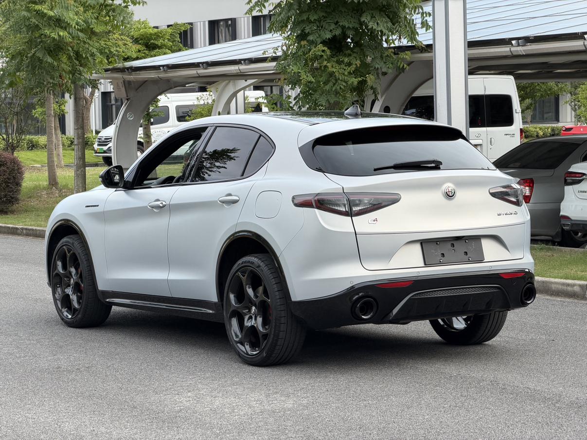 Alfa Romeo Stelvio 2023 thumb 2