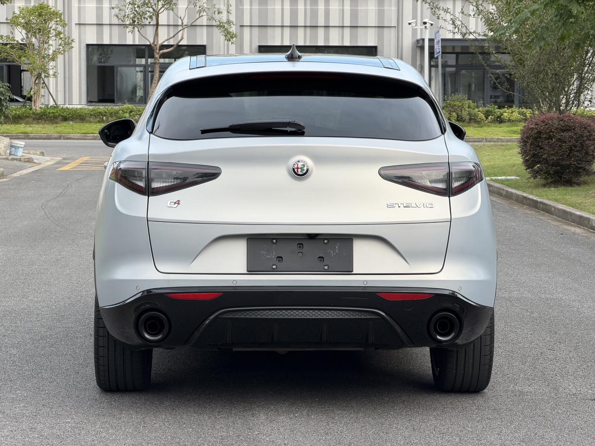 Alfa Romeo Stelvio 2023 thumb 3