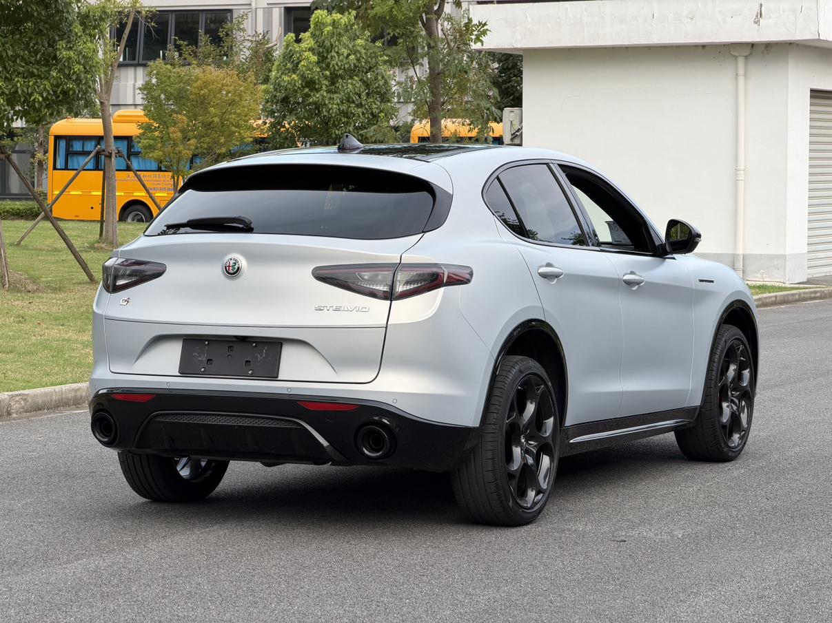 Alfa Romeo Stelvio 2023 thumb 4