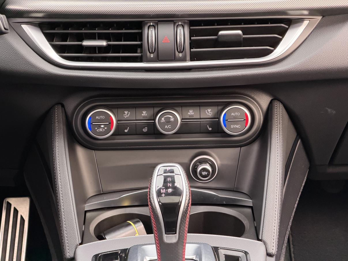 Alfa Romeo Stelvio 2023 thumb 5