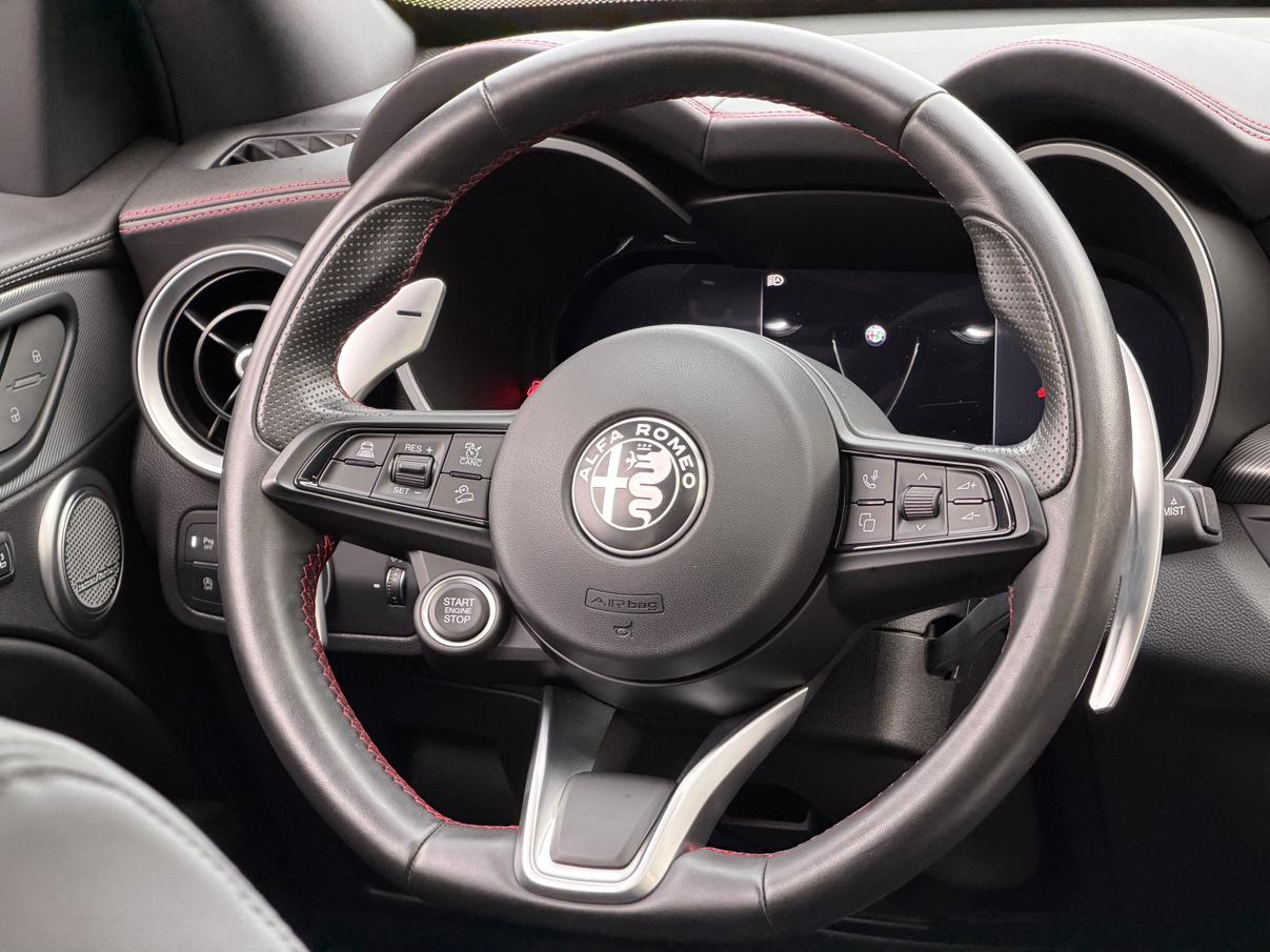 Alfa Romeo Stelvio 2023 thumb 8