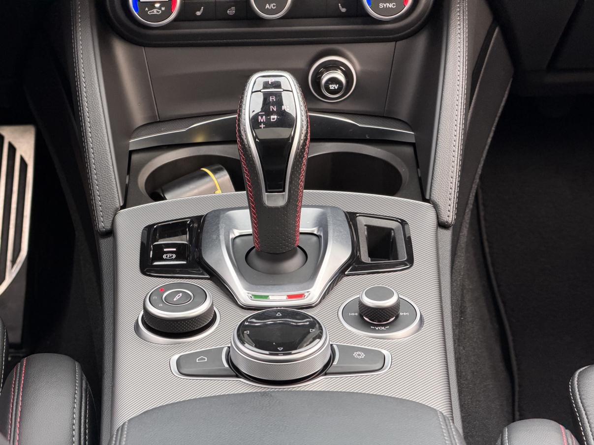 Alfa Romeo Stelvio 2023 thumb 10