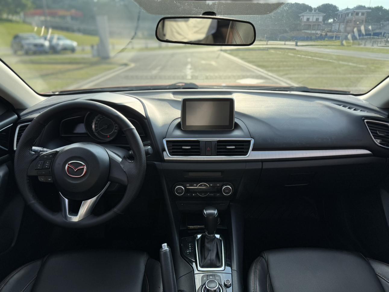 Mazda 3 2014 thumb 11