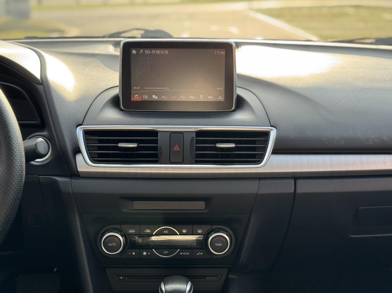 Mazda 3 2014 thumb 12