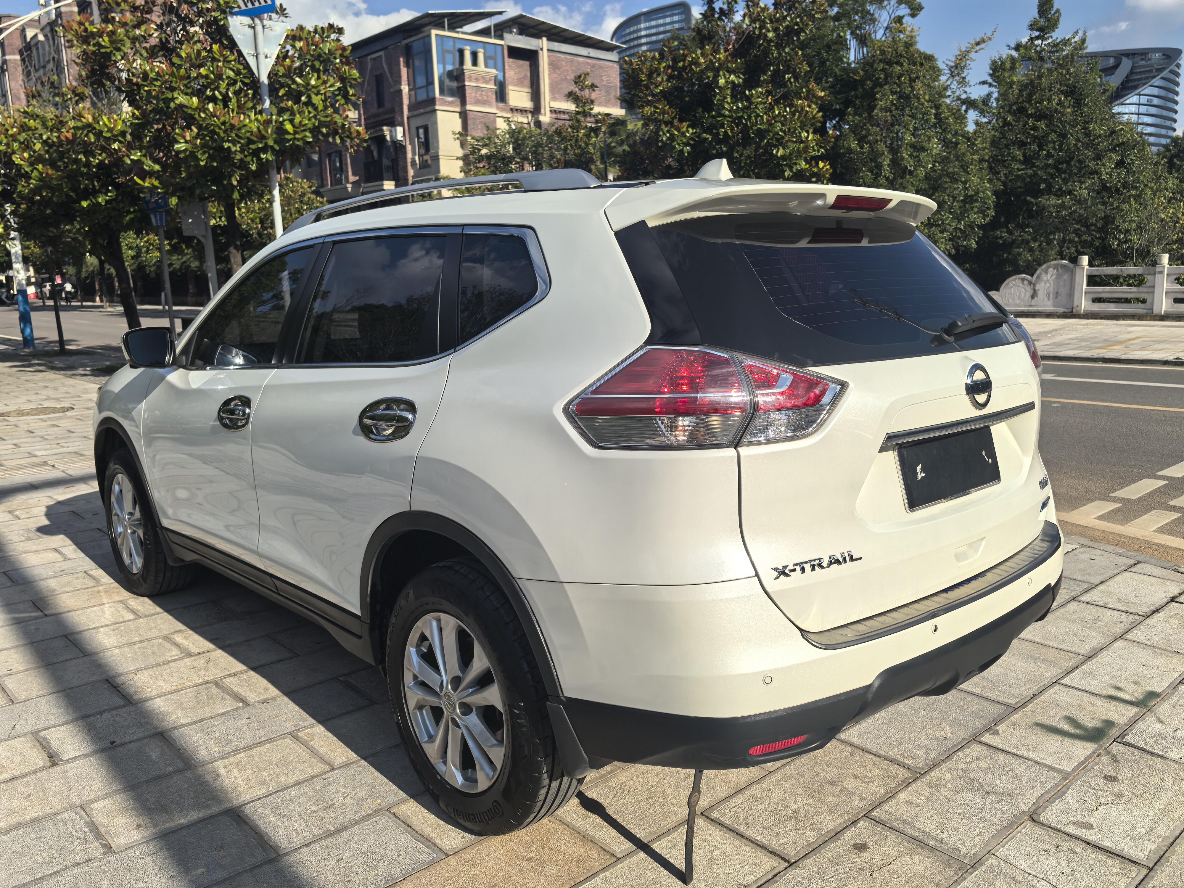 Nissan X-Trail 2015 thumb 2