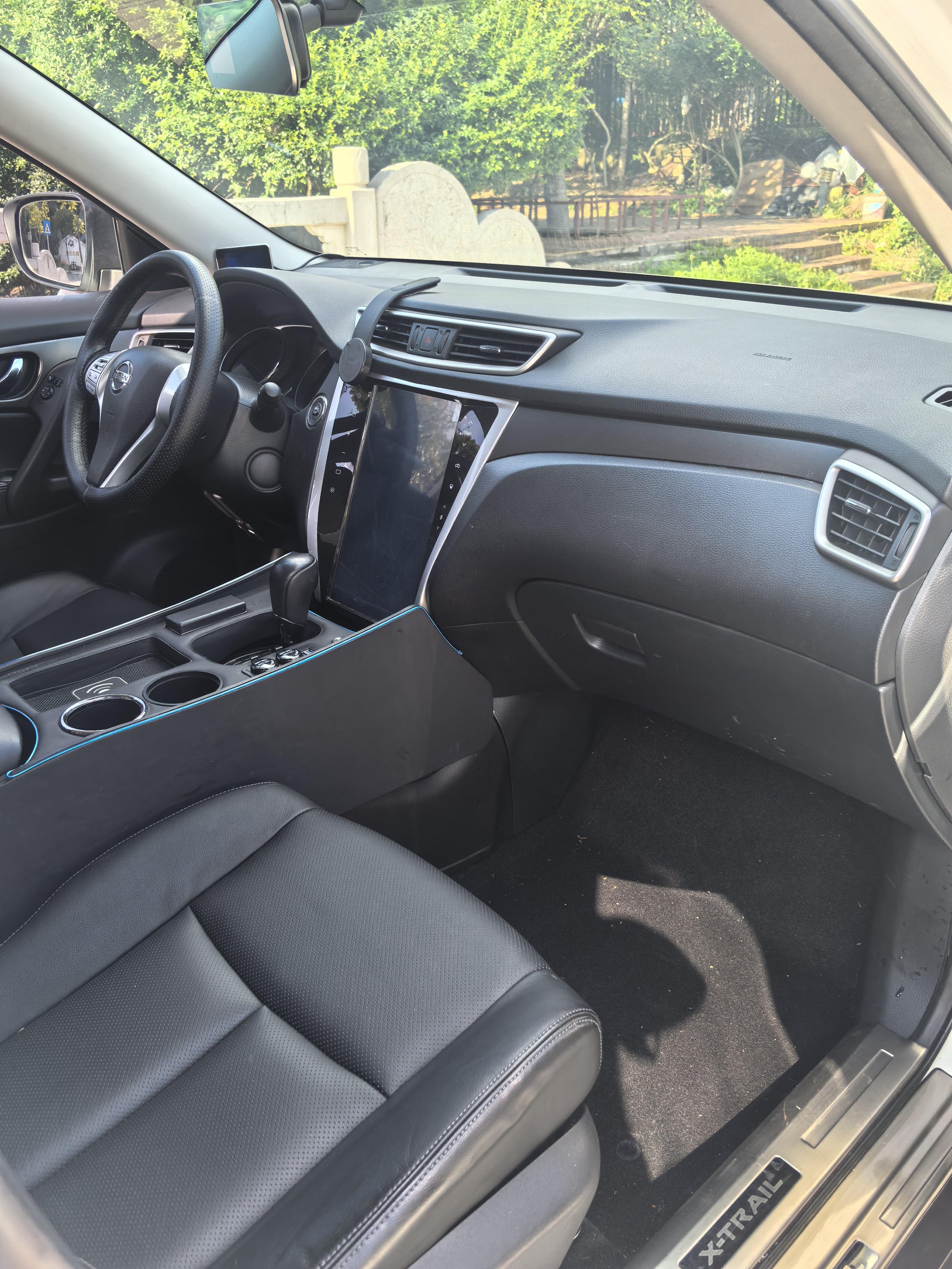 Nissan X-Trail 2015 thumb 8