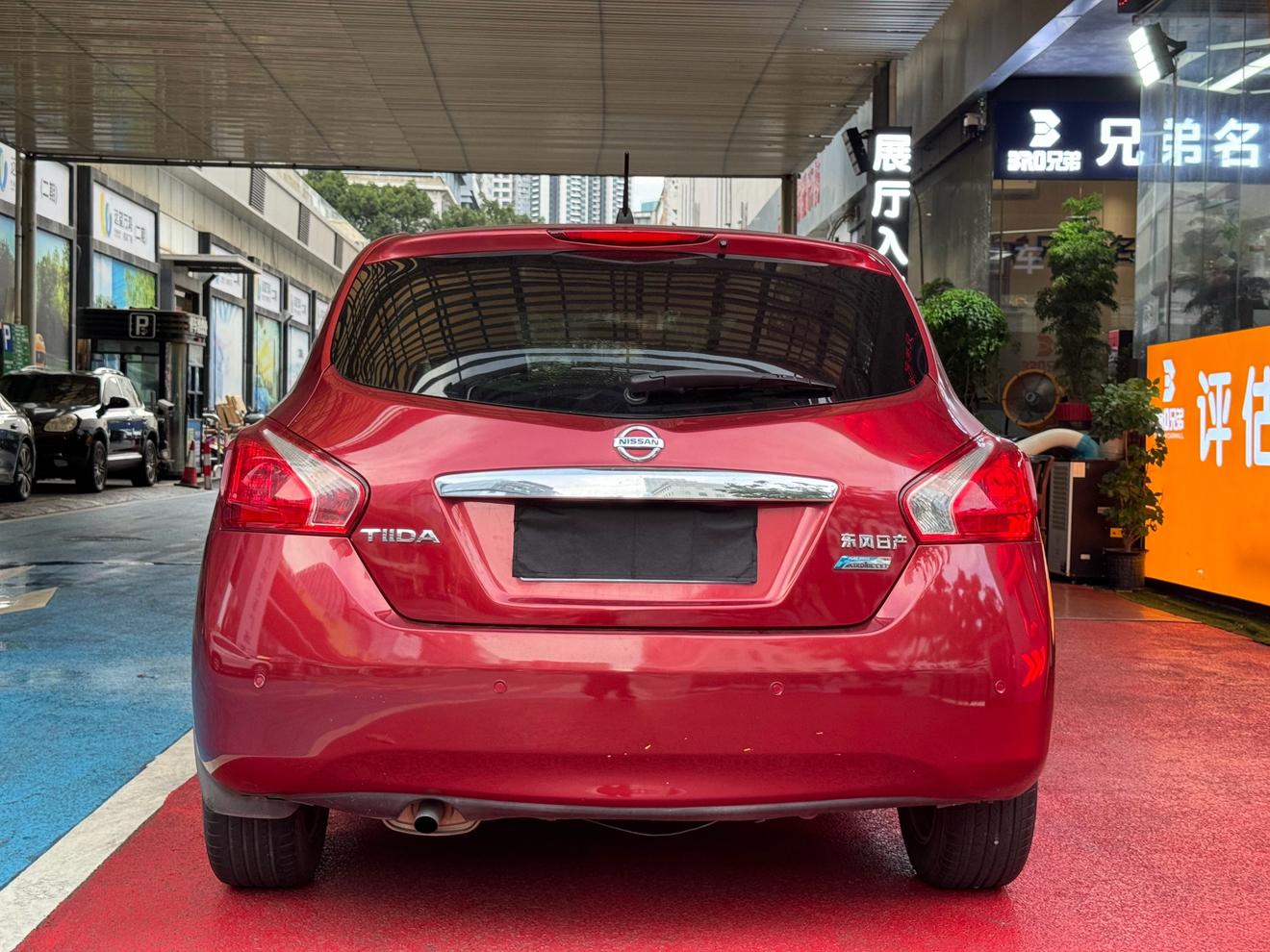 Nissan Tiida 2011 thumb 3