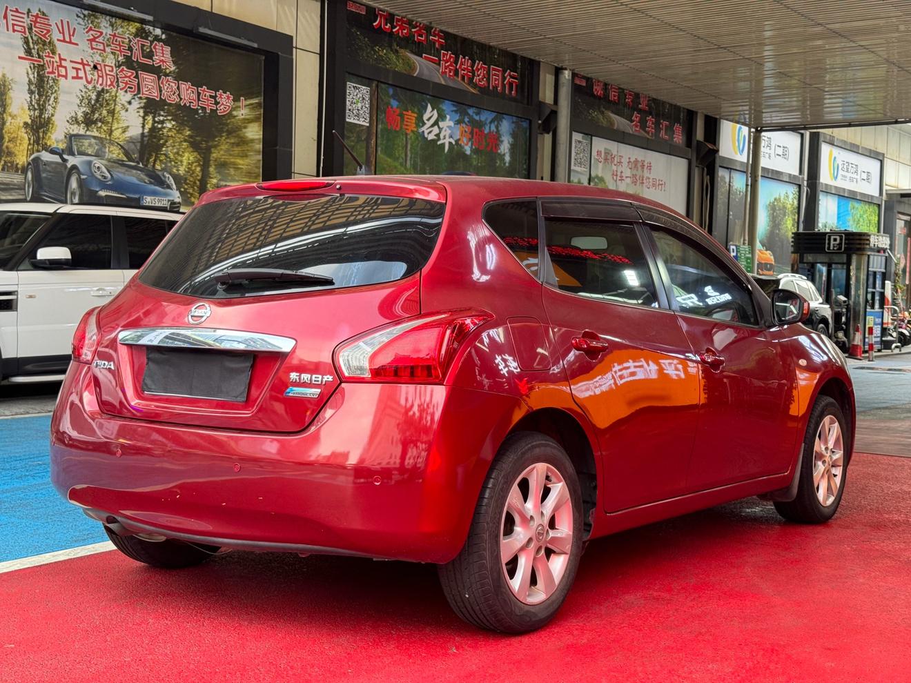 Nissan Tiida 2011 thumb 4