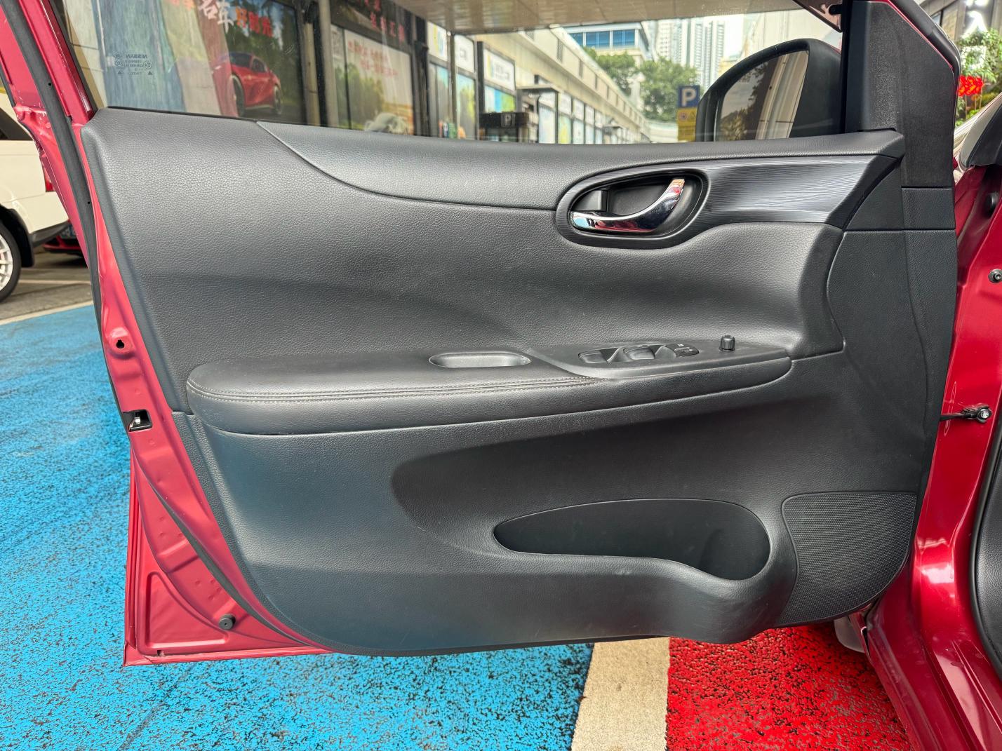 Nissan Tiida 2011 thumb 5