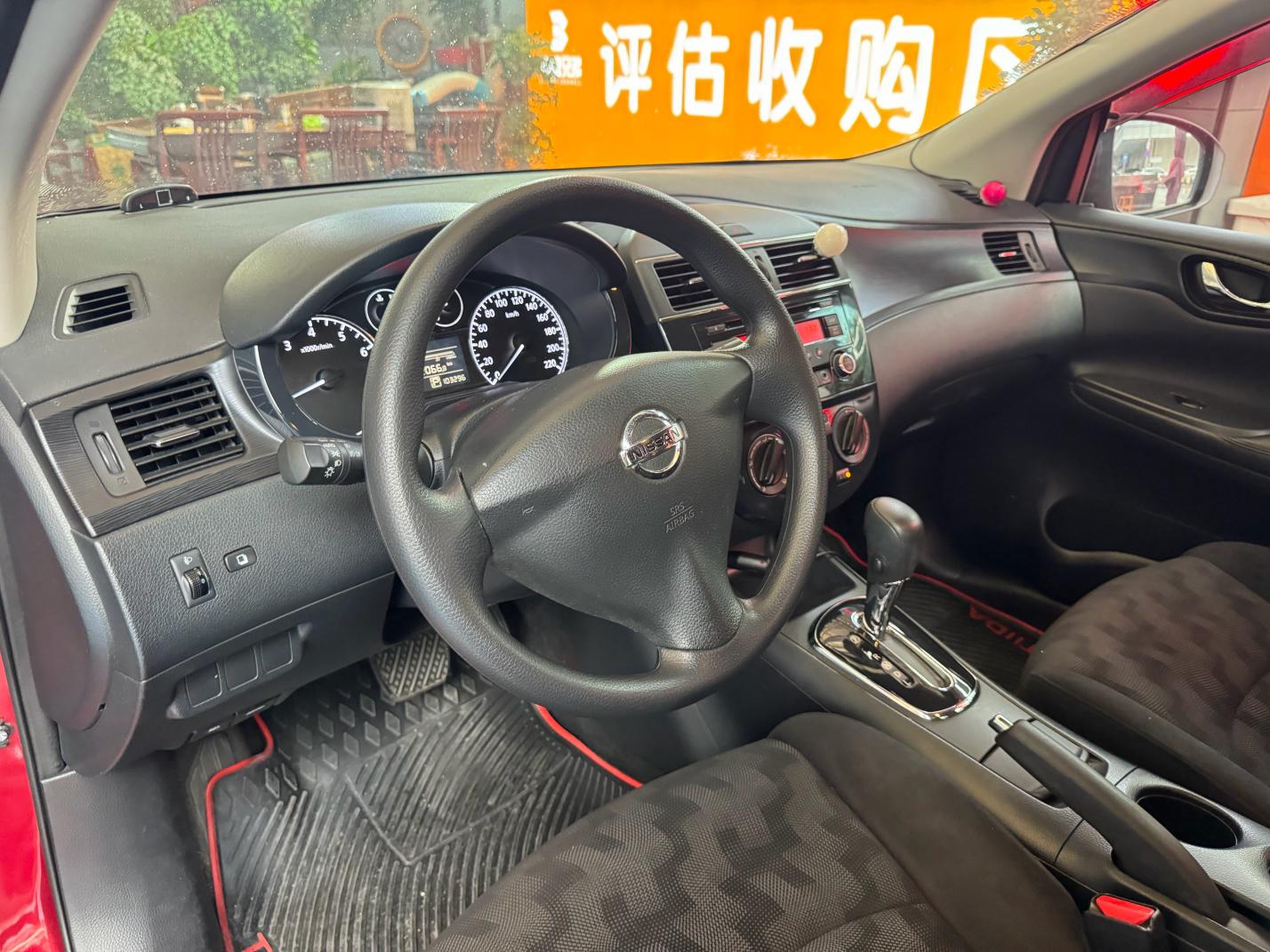 Nissan Tiida 2011 thumb 6