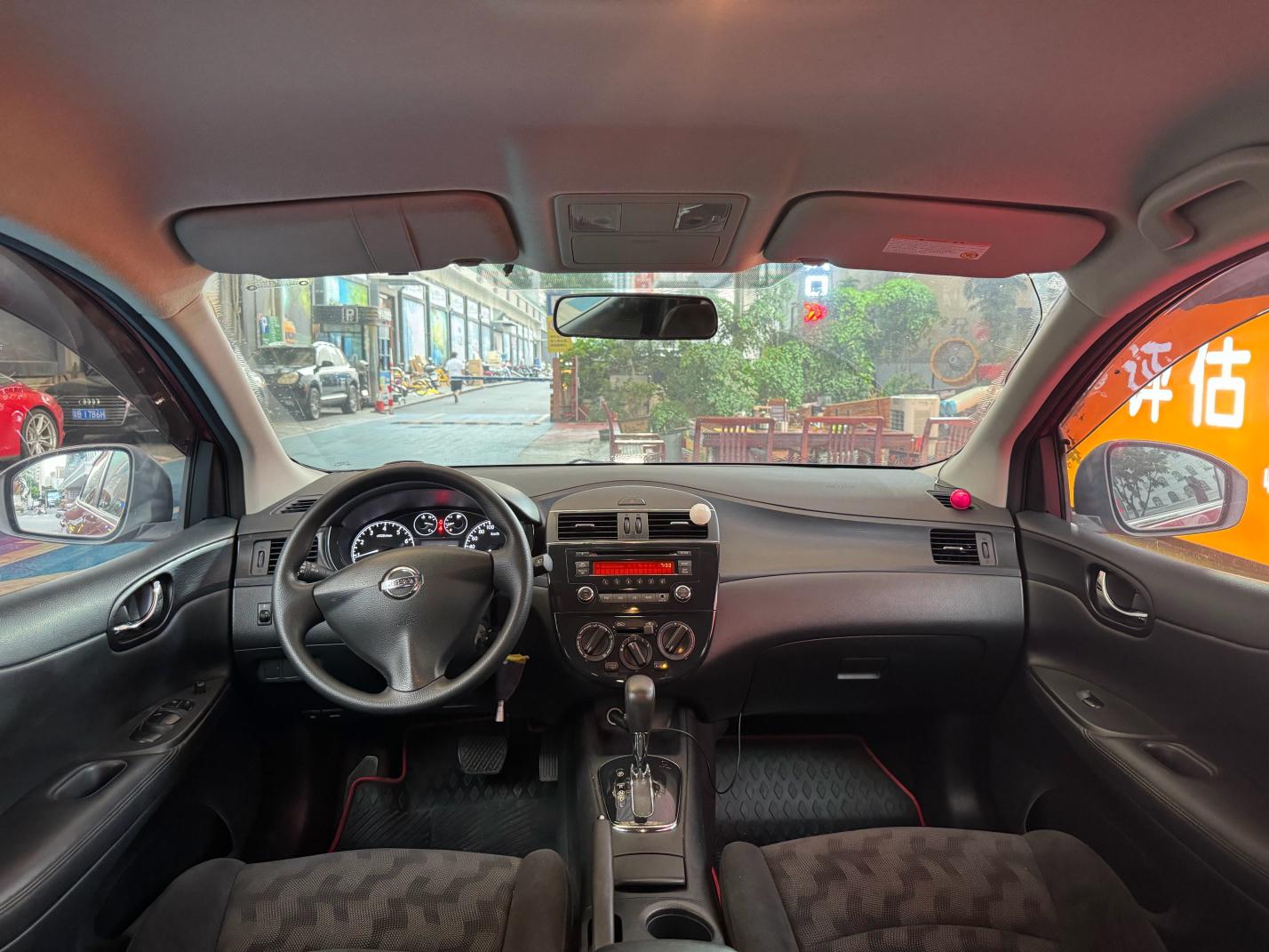 Nissan Tiida 2011 thumb 8