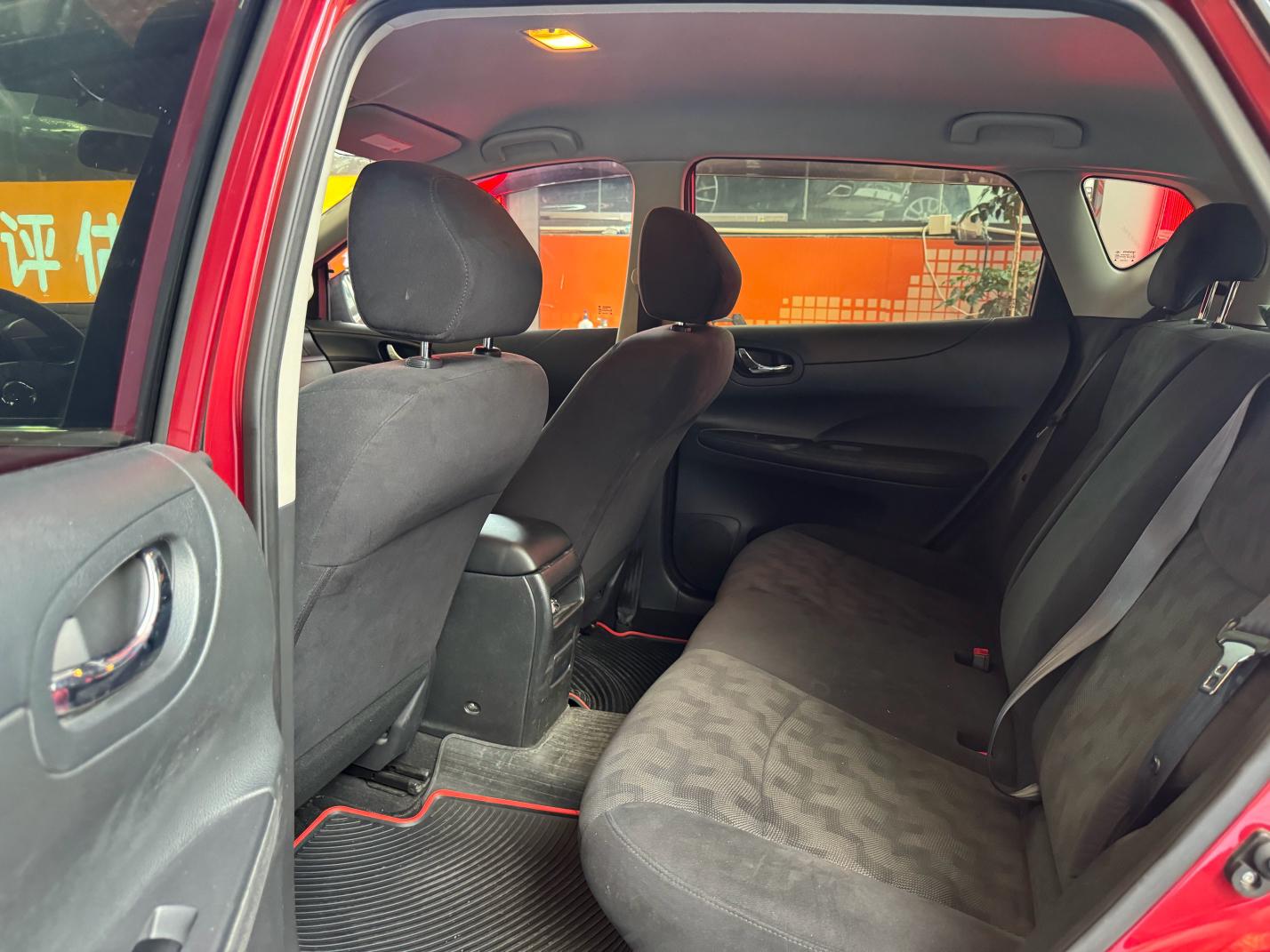 Nissan Tiida 2011 thumb 10