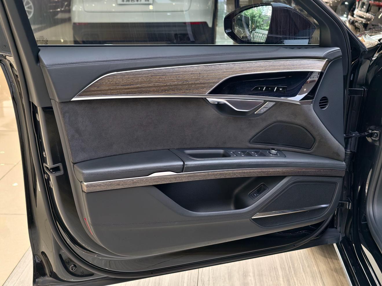 Audi A8 2019 thumb 8