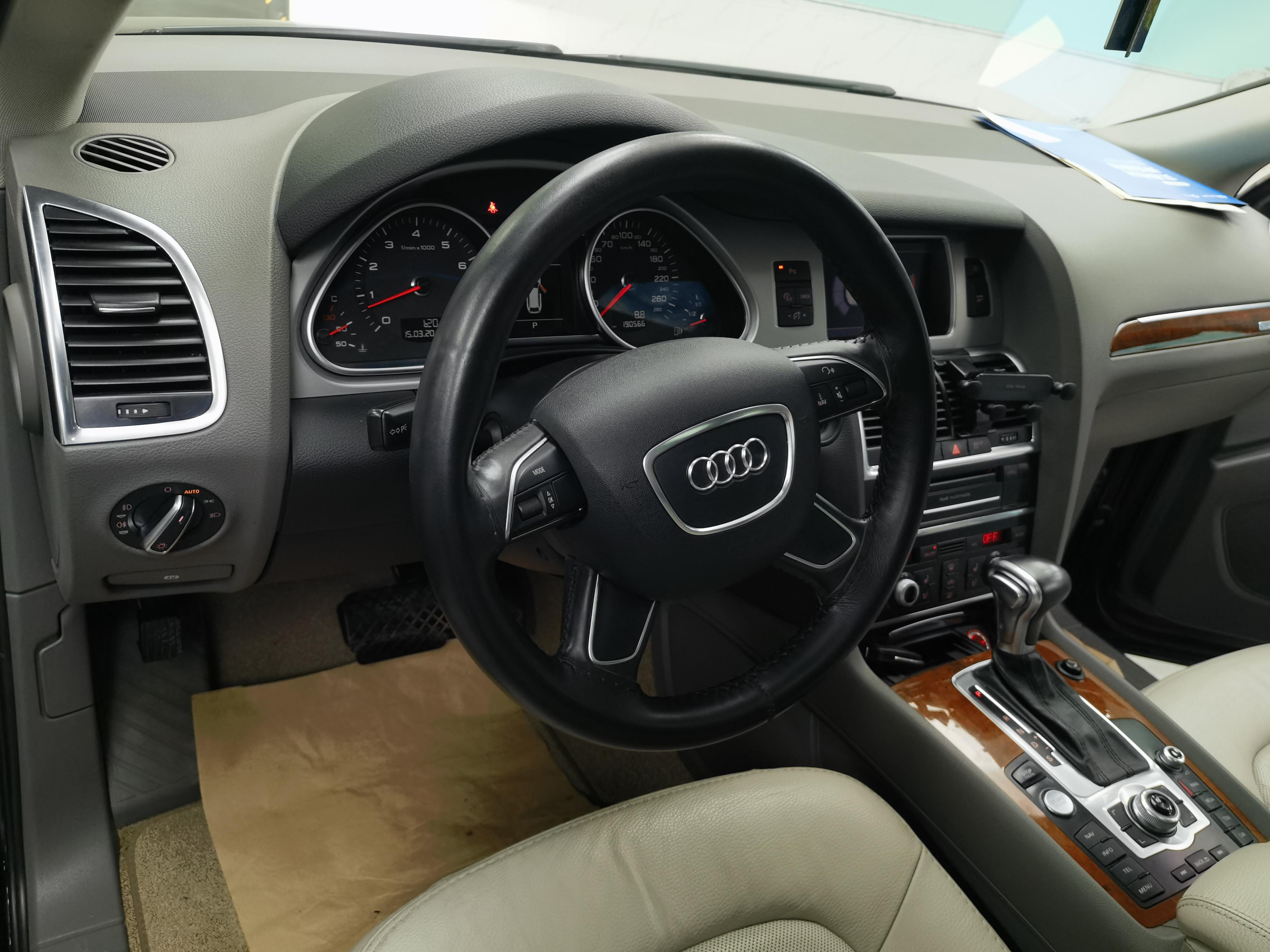 Audi Q7 2014 thumb 8