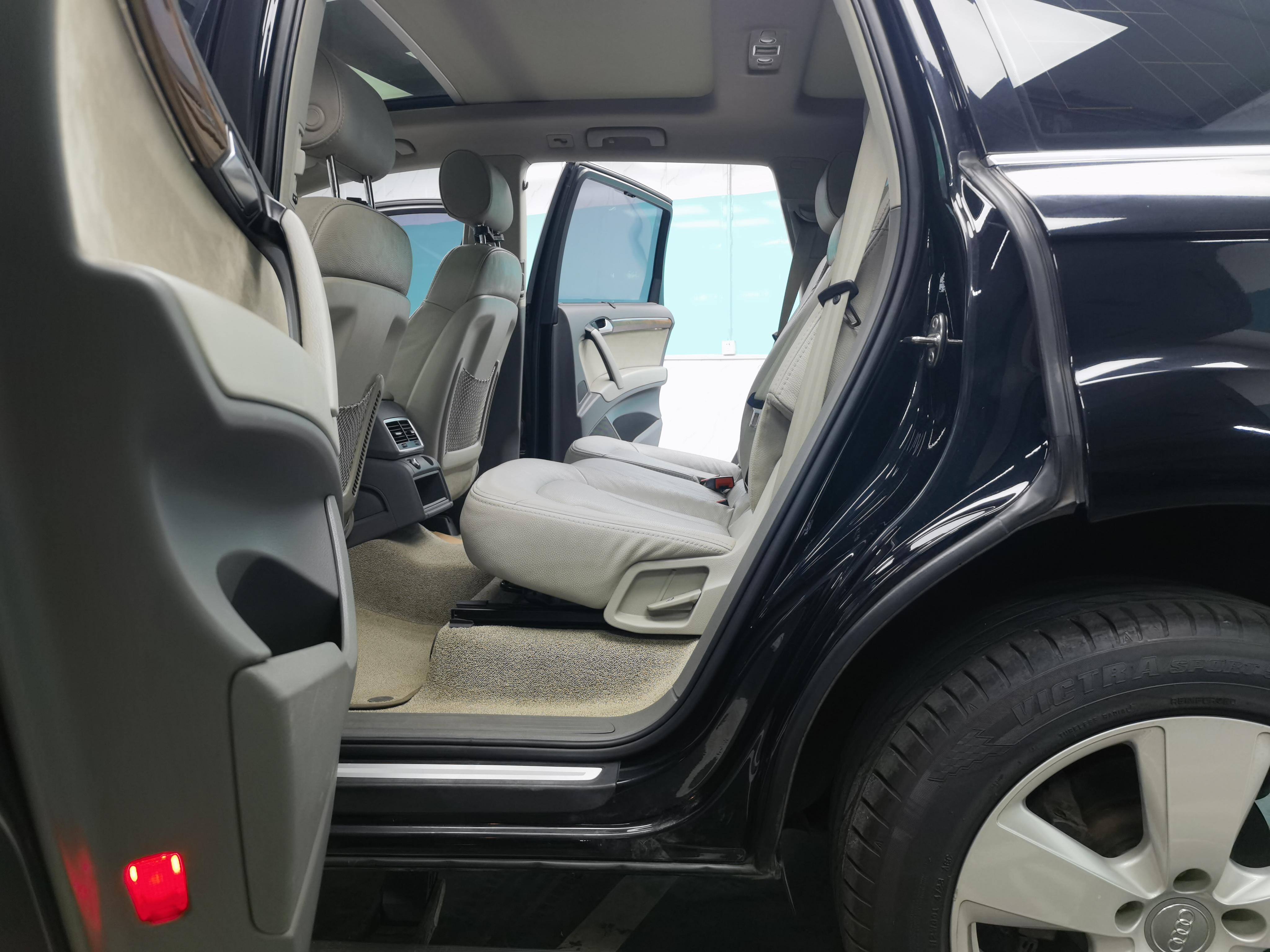 Audi Q7 2014 thumb 10