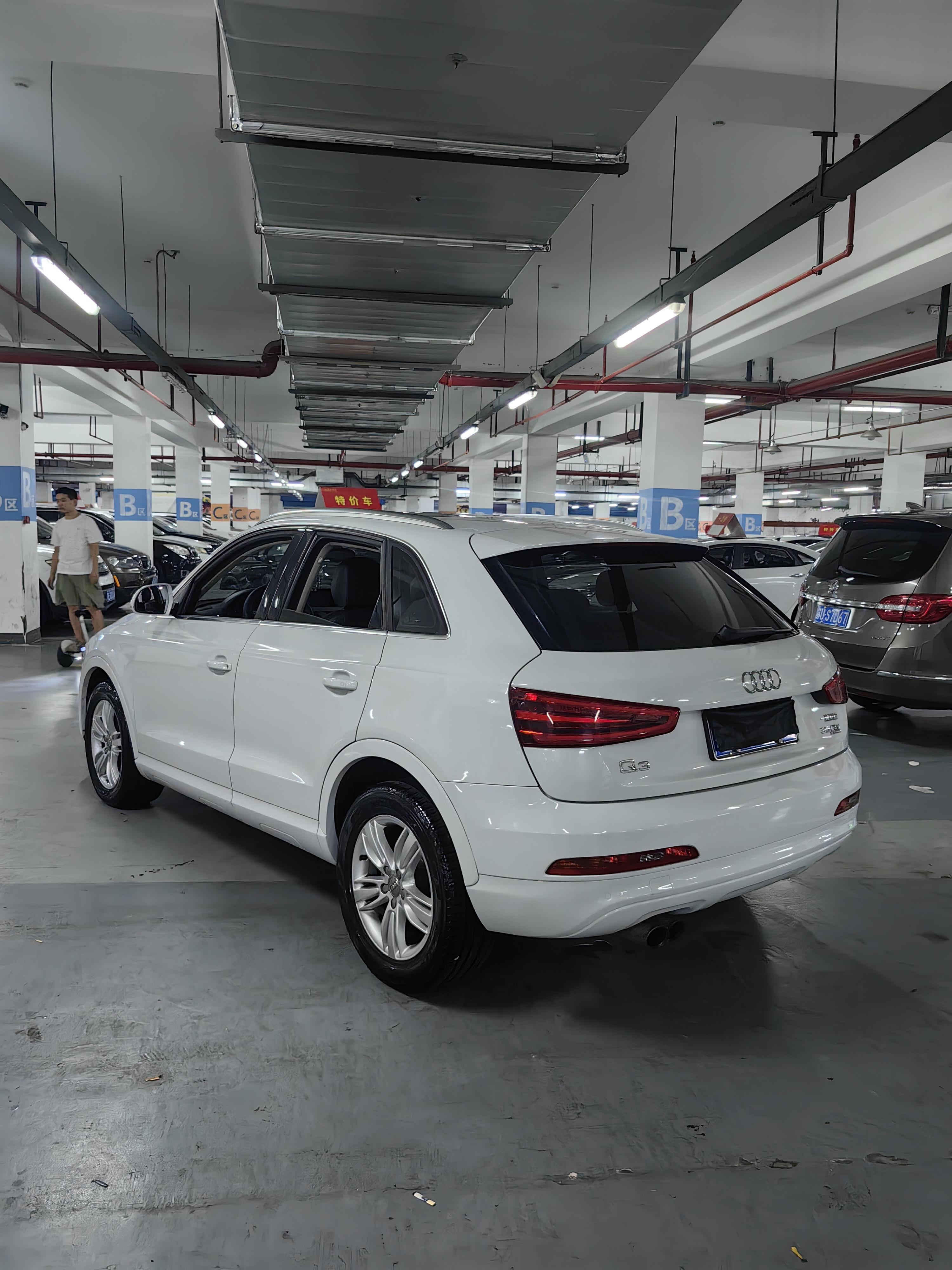 Audi Q3 2015 thumb 3