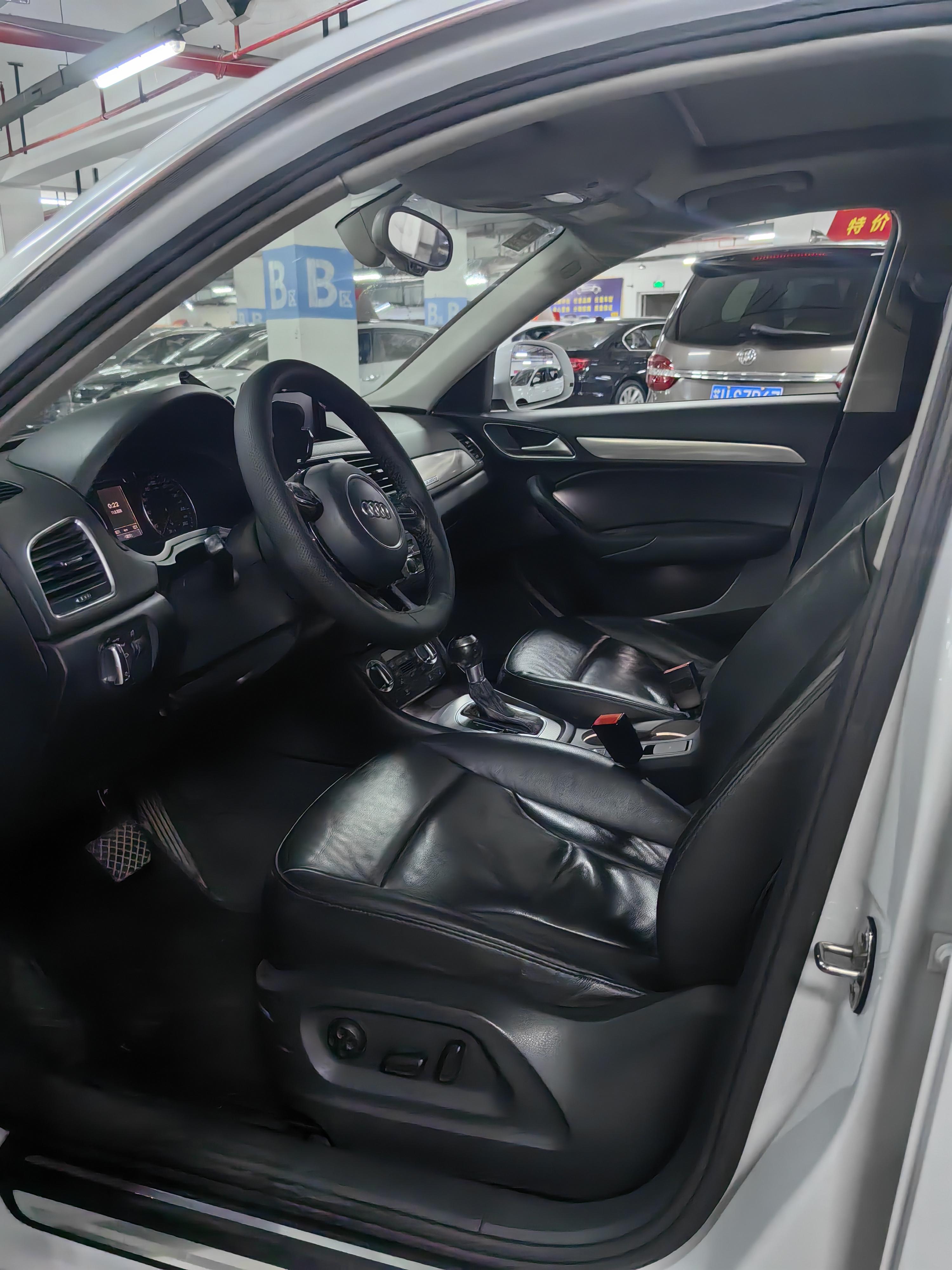 Audi Q3 2015 thumb 5