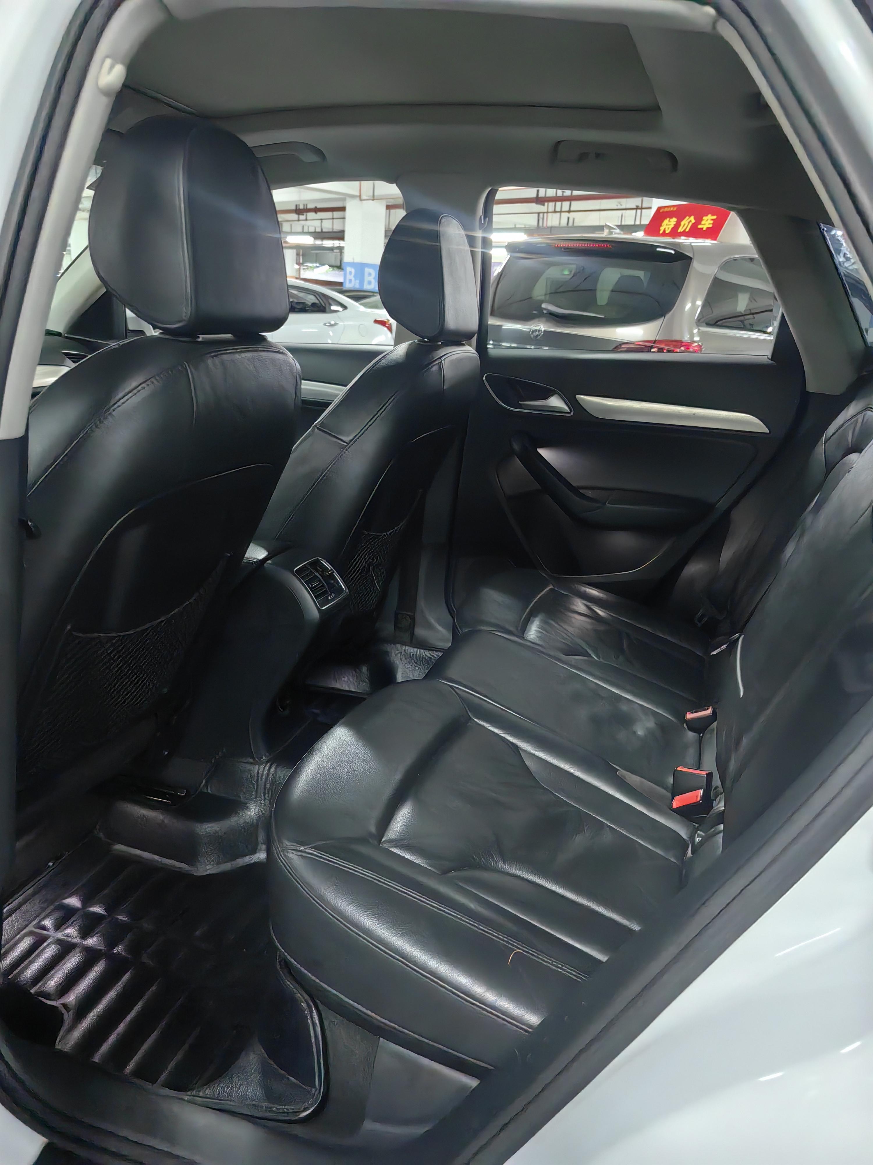 Audi Q3 2015 thumb 9