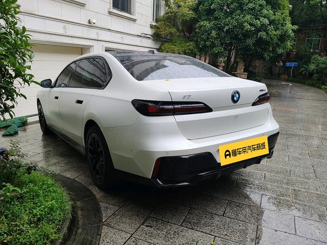 BMW i7 2023 thumb 2