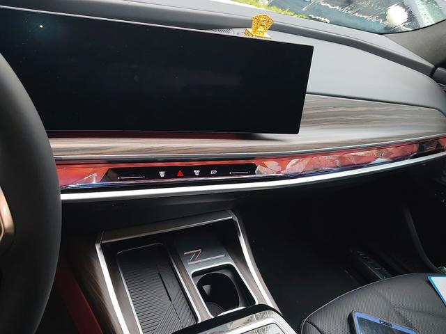 BMW i7 2023 thumb 6