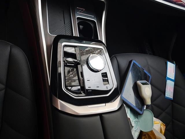BMW i7 2023 thumb 7