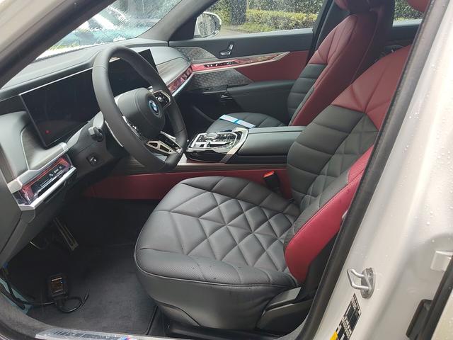 BMW i7 2023 thumb 8