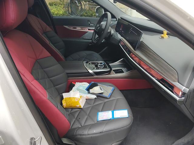 BMW i7 2023 thumb 9