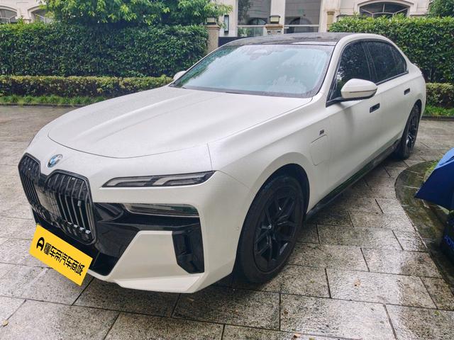 BMW i7 2023 thumb 11