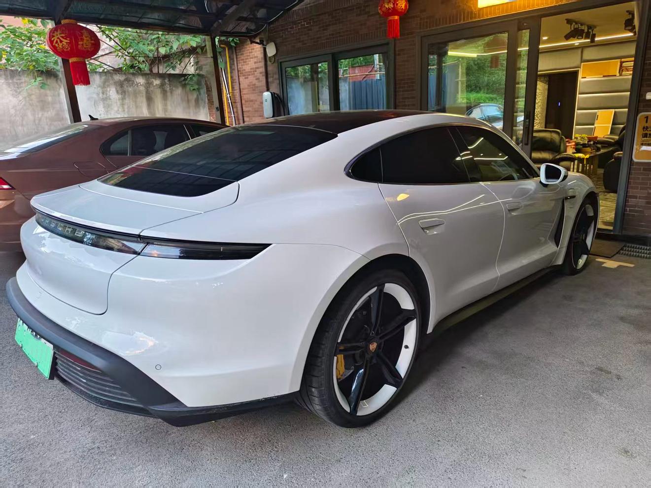 Porsche Taycan 2019 thumb 2