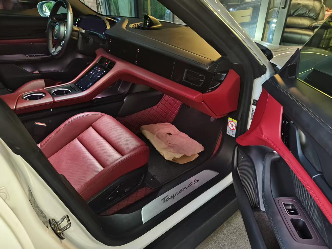 Porsche Taycan 2019 thumb 3