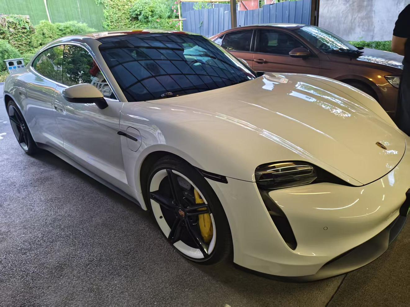 Porsche Taycan 2019 thumb 10