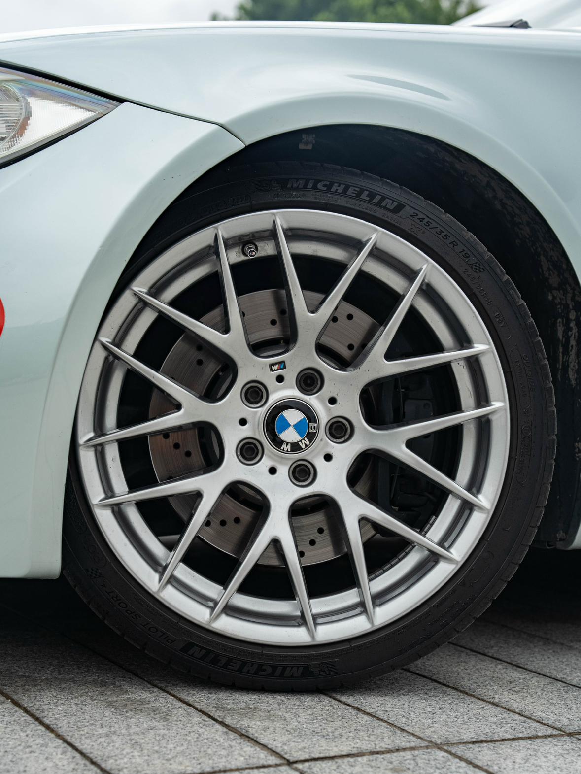 BMW 1 серии 2011 thumb 4