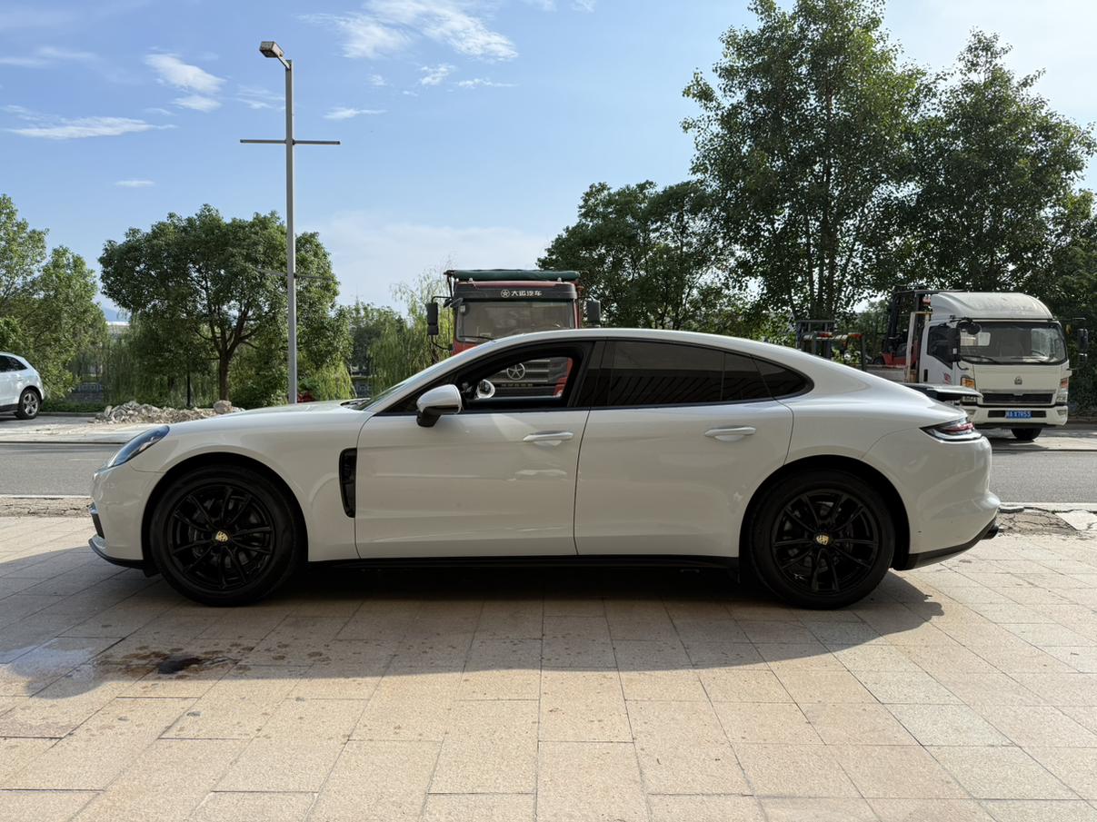 Porsche Panamera 2017 thumb 2
