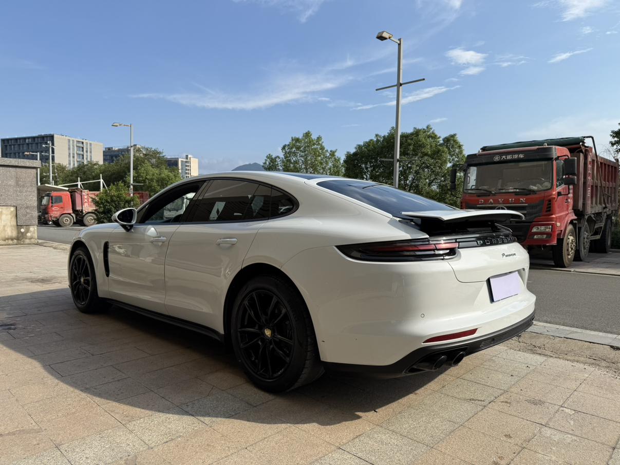 Porsche Panamera 2017 thumb 3