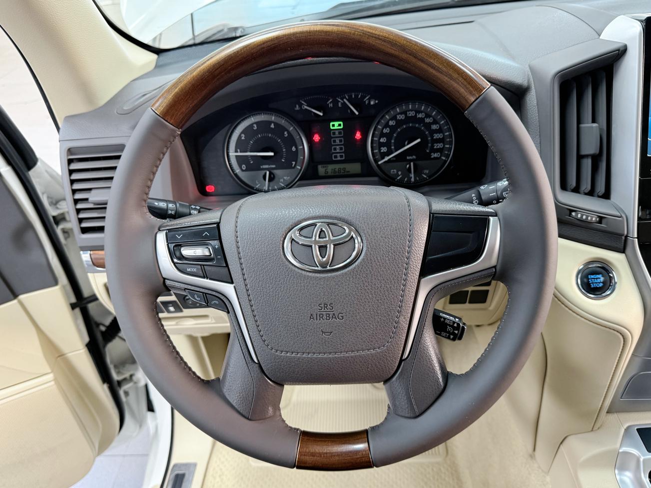 Toyota Land Cruiser 2017 thumb 9