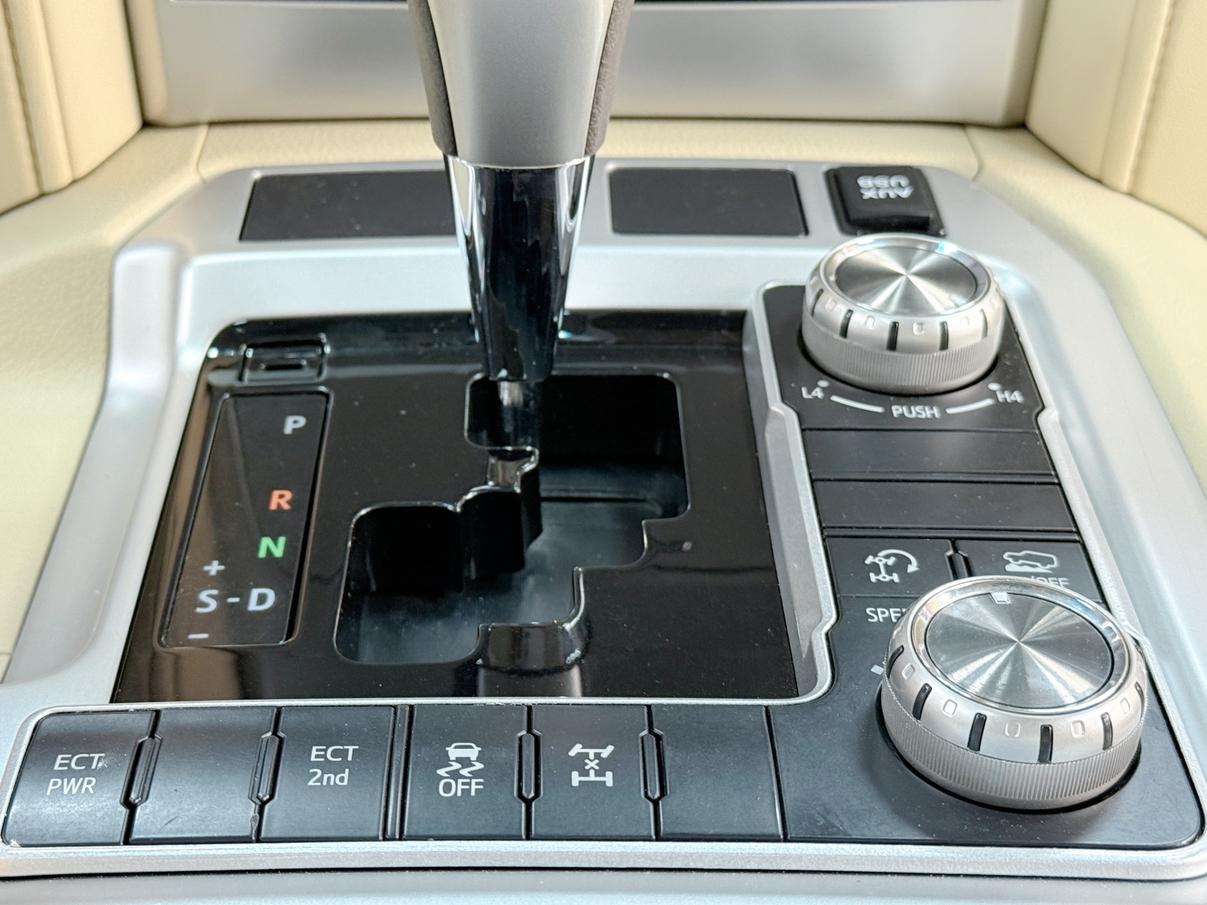 Toyota Land Cruiser 2017 thumb 10
