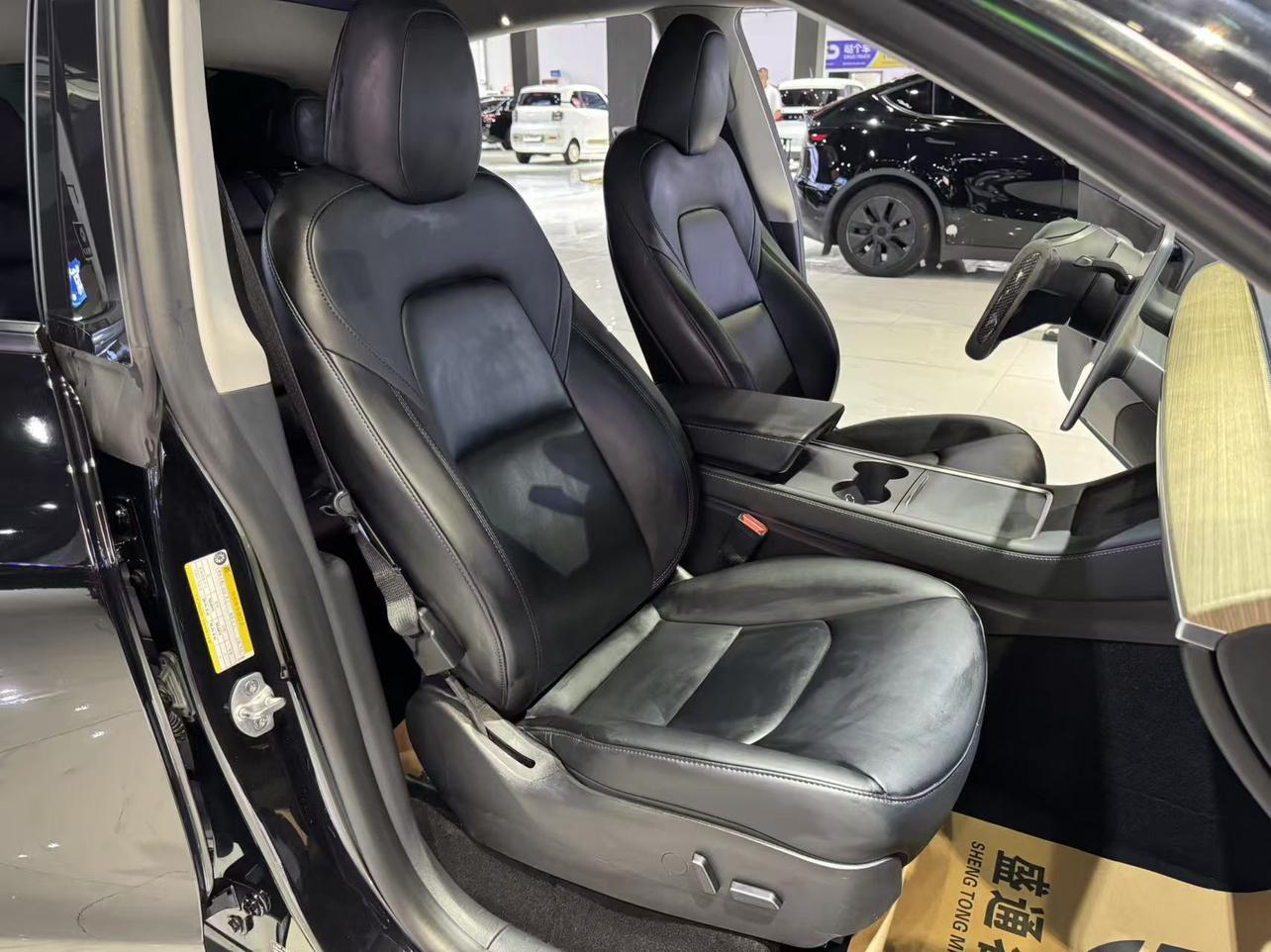 Tesla Model Y 2022 thumb 9
