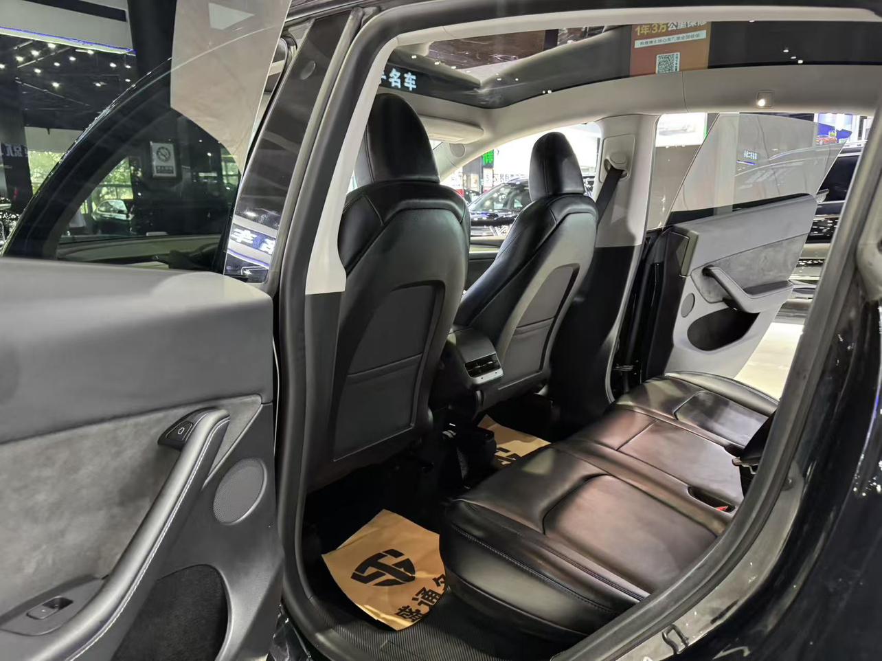 Tesla Model Y 2022 thumb 10